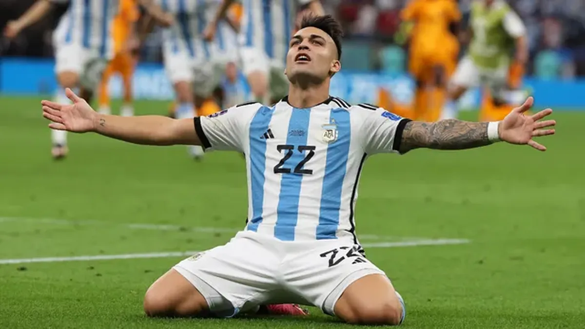 Lautaro Martinez che esulta con la nazionale argentina
