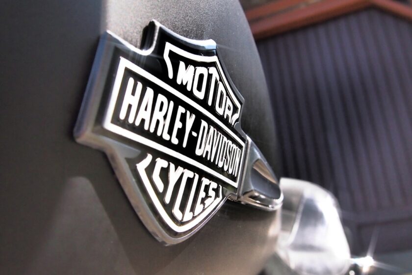 l’immagine rappresenta il logo di Harley Davidson, iconico brand americano di moto