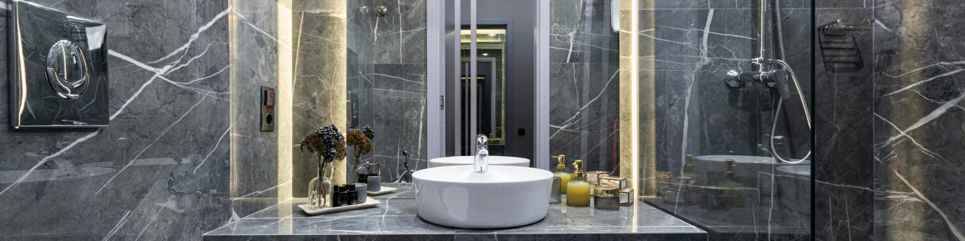 l’immagine rappresenta un bagno di lusso