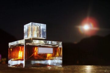 Profumo di lusso con flacone elegante e packaging raffinato