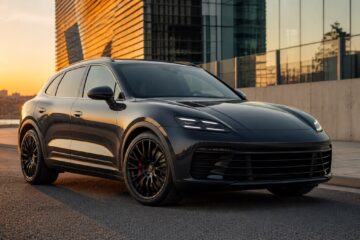 SUV compatto sportivo in ambiente urbano moderno con design elegante e linee dinamiche